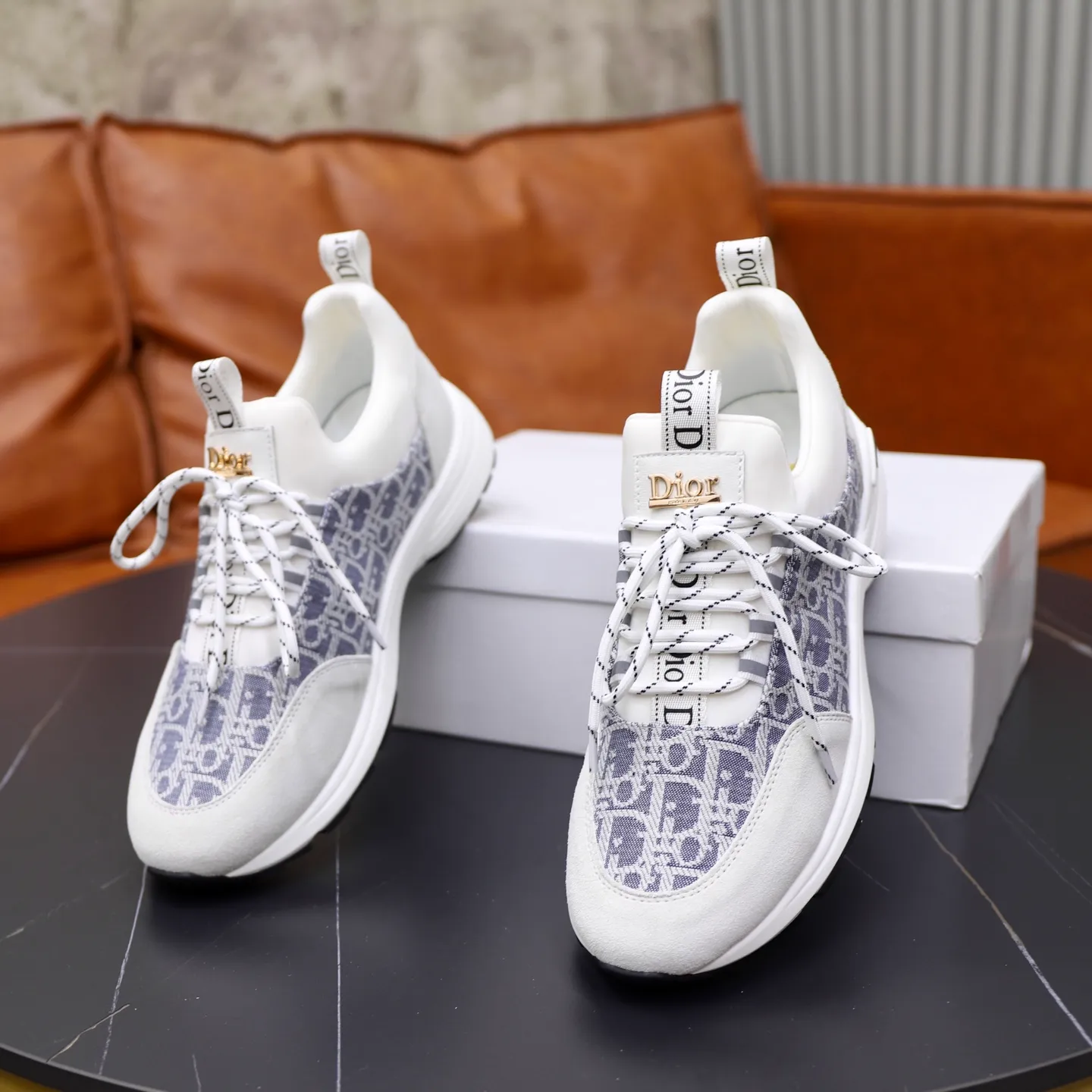 Ex-factory price: 440💰🙅‍♂️🙅‍♂️🙅‍♂️ Brand: Dior DIOR Standard code: 38-44 (45 customized) Grade: Same as the official website Material: Original material splicing Comfortable and breathable lining Lightweight and wear-resistant sports outsole Style category: Men's fashionable casual shoes Running sneakers Distinguished luxury brand elements Top luxury Color: actual picture color